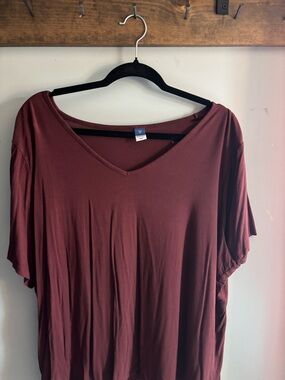 Old Navy Women's Short-Sleeve V-Neck Tee - Burgundy